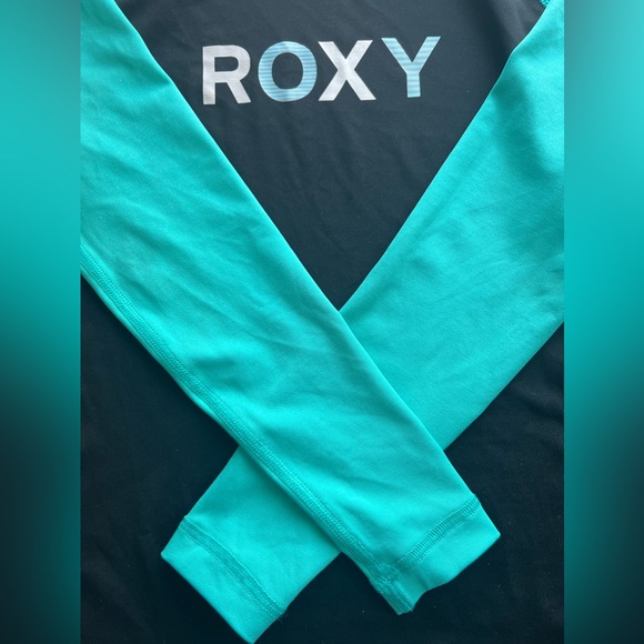 Roxy Women’s Rash Guard Size Small - Picture 4 of 9
